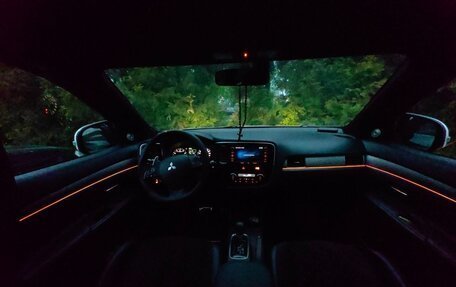 Mitsubishi Outlander III рестайлинг 3, 2014 год, 1 300 000 рублей, 13 фотография