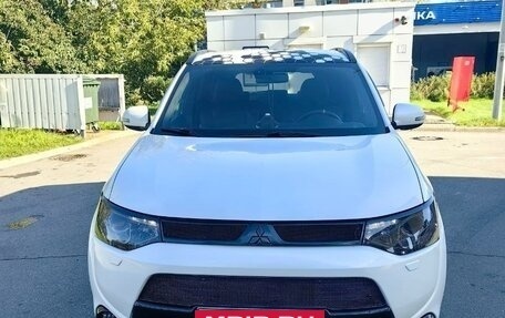 Mitsubishi Outlander III рестайлинг 3, 2014 год, 1 300 000 рублей, 8 фотография