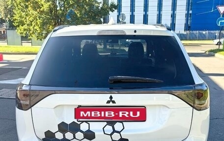 Mitsubishi Outlander III рестайлинг 3, 2014 год, 1 300 000 рублей, 7 фотография