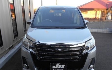 Toyota Noah III, 2015 год, 1 490 009 рублей, 2 фотография