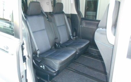 Toyota Noah III, 2015 год, 1 490 009 рублей, 11 фотография