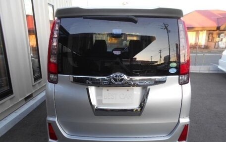 Toyota Noah III, 2015 год, 1 490 009 рублей, 5 фотография