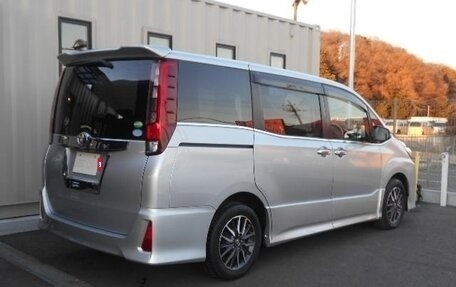 Toyota Noah III, 2015 год, 1 490 009 рублей, 4 фотография