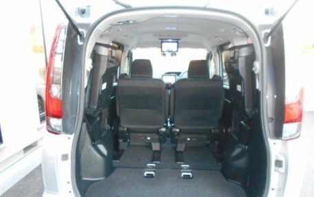 Toyota Noah III, 2015 год, 1 490 009 рублей, 16 фотография