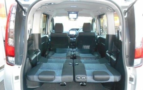 Toyota Noah III, 2015 год, 1 490 009 рублей, 19 фотография