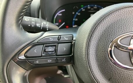 Toyota Yaris Cross, 2022 год, 1 870 000 рублей, 11 фотография