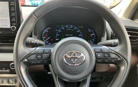 Toyota Yaris Cross, 2022 год, 1 870 000 рублей, 10 фотография