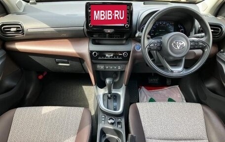 Toyota Yaris Cross, 2022 год, 1 870 000 рублей, 8 фотография