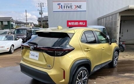 Toyota Yaris Cross, 2022 год, 1 870 000 рублей, 2 фотография