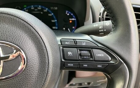 Toyota Yaris Cross, 2022 год, 1 870 000 рублей, 12 фотография