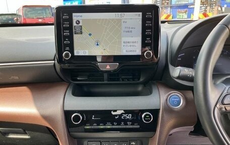 Toyota Yaris Cross, 2022 год, 1 870 000 рублей, 17 фотография