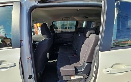 Toyota Sienta II, 2022 год, 1 240 000 рублей, 13 фотография