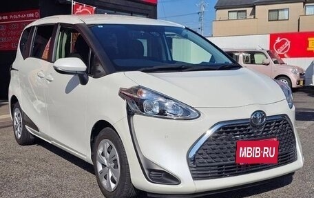 Toyota Sienta II, 2022 год, 1 240 000 рублей, 2 фотография