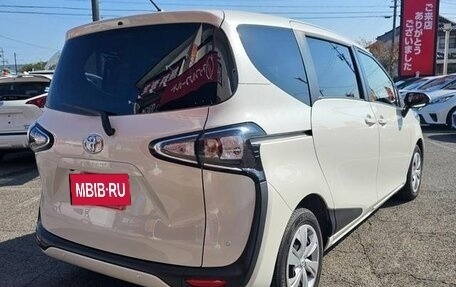 Toyota Sienta II, 2022 год, 1 240 000 рублей, 23 фотография