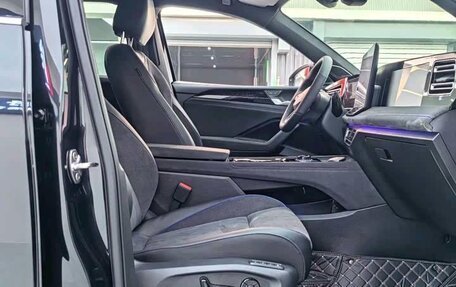 Volkswagen Tiguan, 2024 год, 4 522 000 рублей, 26 фотография