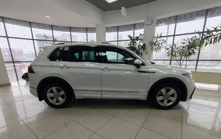 Volkswagen Tiguan II, 2021 год, 3 950 000 рублей, 4 фотография