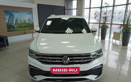 Volkswagen Tiguan II, 2021 год, 3 950 000 рублей, 2 фотография