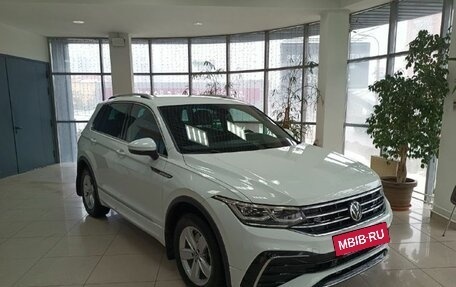 Volkswagen Tiguan II, 2021 год, 3 950 000 рублей, 3 фотография