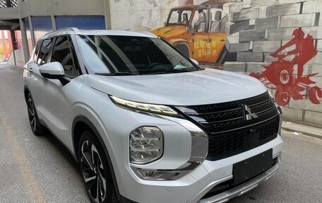 Mitsubishi Outlander, 2023 год, 3 990 000 рублей, 3 фотография