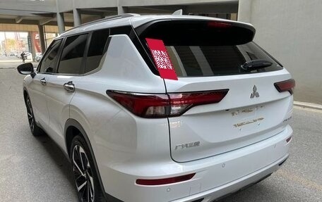 Mitsubishi Outlander, 2023 год, 3 990 000 рублей, 6 фотография