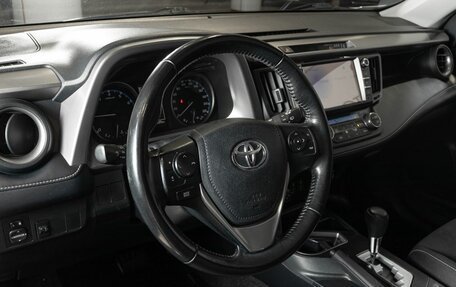 Toyota RAV4, 2018 год, 2 320 000 рублей, 5 фотография