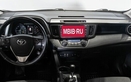 Toyota RAV4, 2018 год, 2 320 000 рублей, 6 фотография
