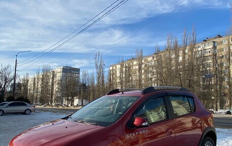 Renault Sandero II рестайлинг, 2018 год, 870 000 рублей, 1 фотография