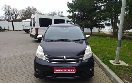 Toyota ISis I, 2011 год, 1 450 000 рублей, 1 фотография