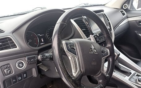 Mitsubishi Pajero Sport III рестайлинг, 2018 год, 3 450 000 рублей, 13 фотография