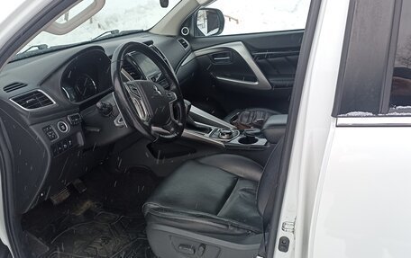 Mitsubishi Pajero Sport III рестайлинг, 2018 год, 3 450 000 рублей, 11 фотография