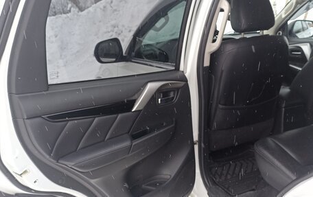 Mitsubishi Pajero Sport III рестайлинг, 2018 год, 3 450 000 рублей, 12 фотография