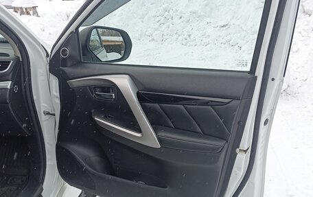 Mitsubishi Pajero Sport III рестайлинг, 2018 год, 3 450 000 рублей, 16 фотография