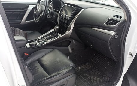 Mitsubishi Pajero Sport III рестайлинг, 2018 год, 3 450 000 рублей, 15 фотография