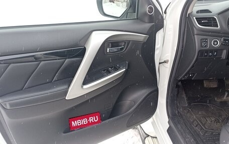 Mitsubishi Pajero Sport III рестайлинг, 2018 год, 3 450 000 рублей, 14 фотография