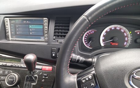 Toyota ISis I, 2011 год, 1 450 000 рублей, 2 фотография