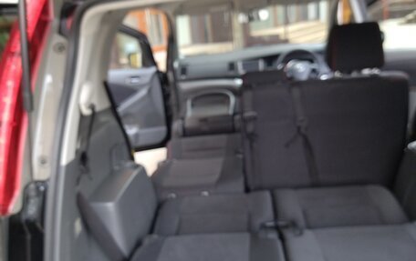 Toyota ISis I, 2011 год, 1 450 000 рублей, 6 фотография