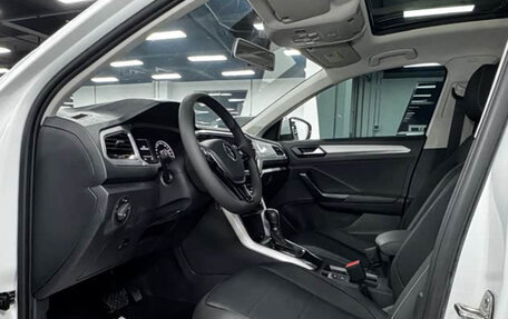 Volkswagen T-Roc I, 2023 год, 1 905 000 рублей, 7 фотография