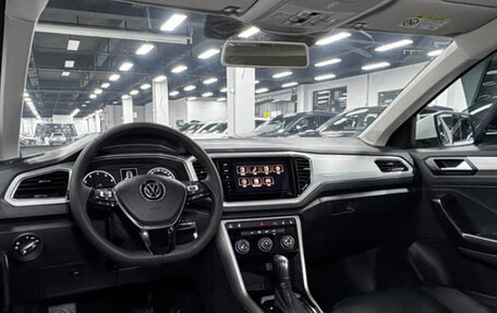 Volkswagen T-Roc I, 2023 год, 1 905 000 рублей, 11 фотография