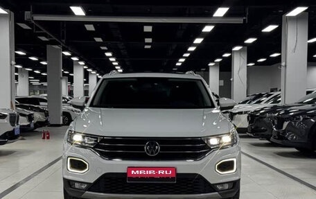 Volkswagen T-Roc I, 2023 год, 1 905 000 рублей, 2 фотография