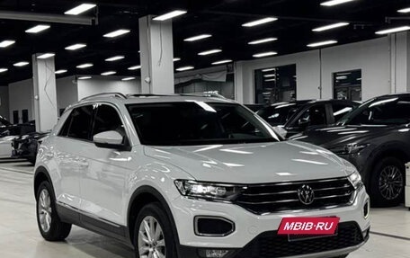 Volkswagen T-Roc I, 2023 год, 1 905 000 рублей, 3 фотография