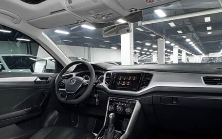 Volkswagen T-Roc I, 2023 год, 1 905 000 рублей, 13 фотография