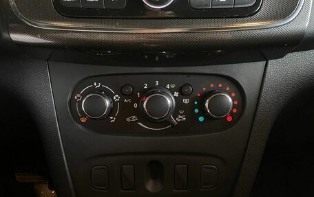 Renault Logan II, 2019 год, 1 550 000 рублей, 15 фотография