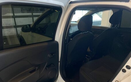 Renault Logan II, 2019 год, 1 550 000 рублей, 24 фотография