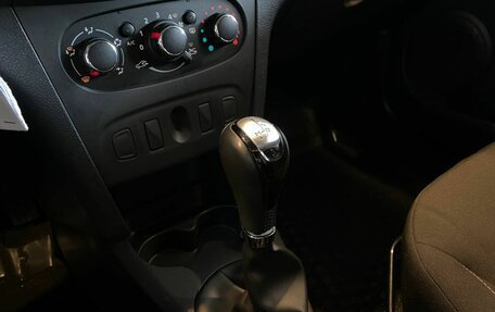 Renault Logan II, 2019 год, 1 550 000 рублей, 31 фотография