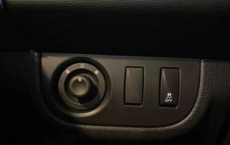 Renault Logan II, 2019 год, 1 550 000 рублей, 32 фотография