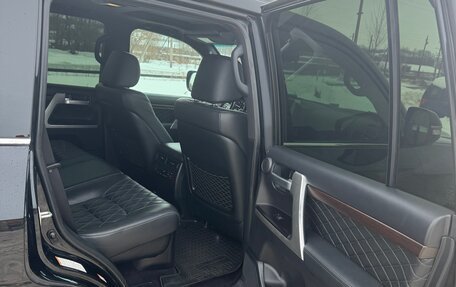 Toyota Land Cruiser 200, 2017 год, 7 200 000 рублей, 17 фотография