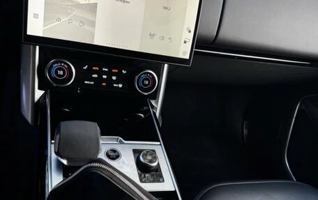 Land Rover Range Rover IV рестайлинг, 2023 год, 13 990 000 рублей, 8 фотография