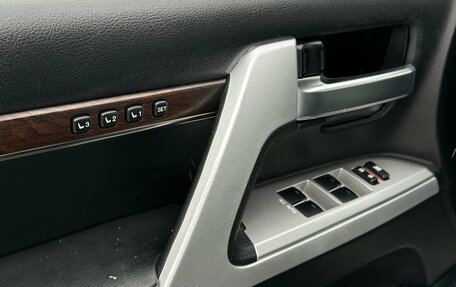 Toyota Land Cruiser 200, 2015 год, 5 980 000 рублей, 24 фотография