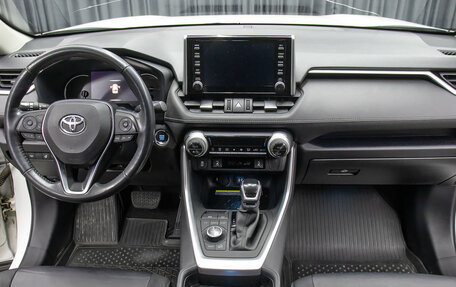 Toyota RAV4, 2020 год, 3 198 000 рублей, 14 фотография