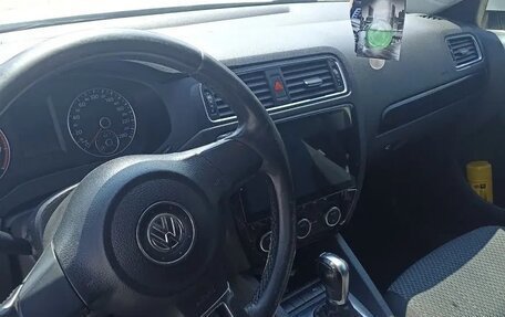 Volkswagen Jetta VI, 2013 год, 650 000 рублей, 3 фотография